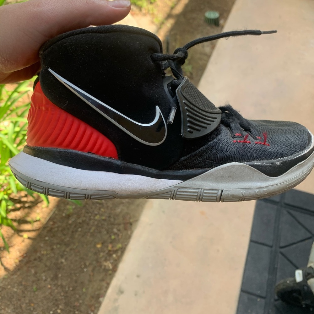 Boys kyrie basketball shoes